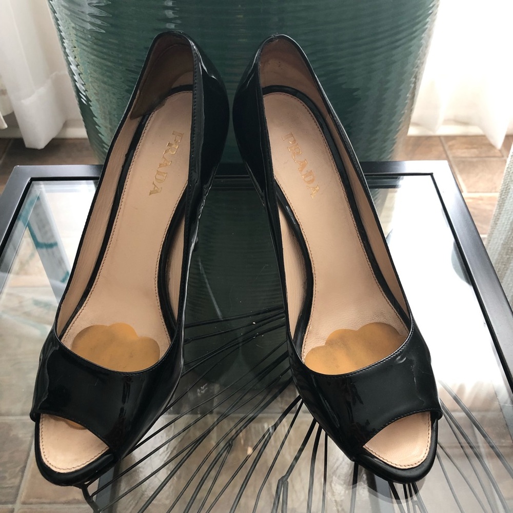 Prada Peep Toe sandals patent Leather Black